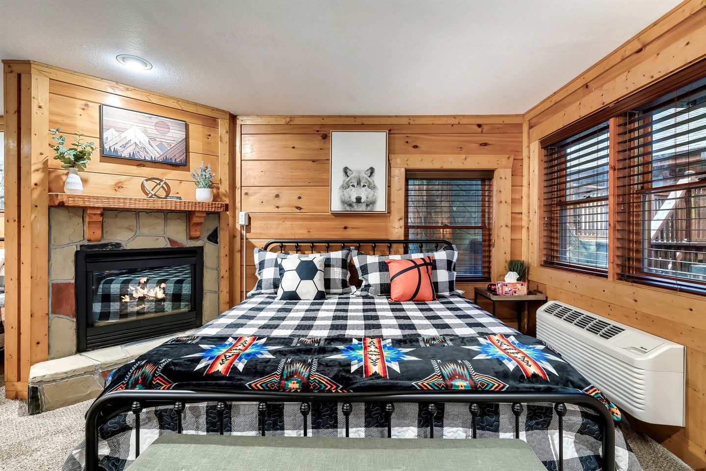 Wonderful Cabin with Spa and Equipped Deck in Tennessee