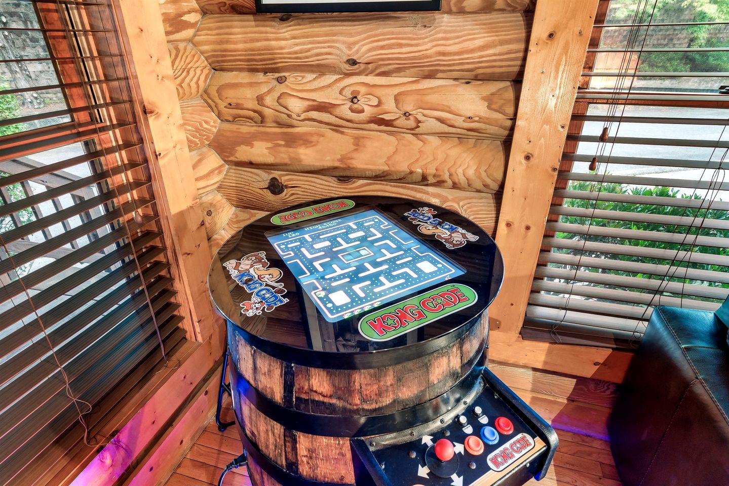 Wonderful Cabin with Spa and Equipped Deck in Tennessee