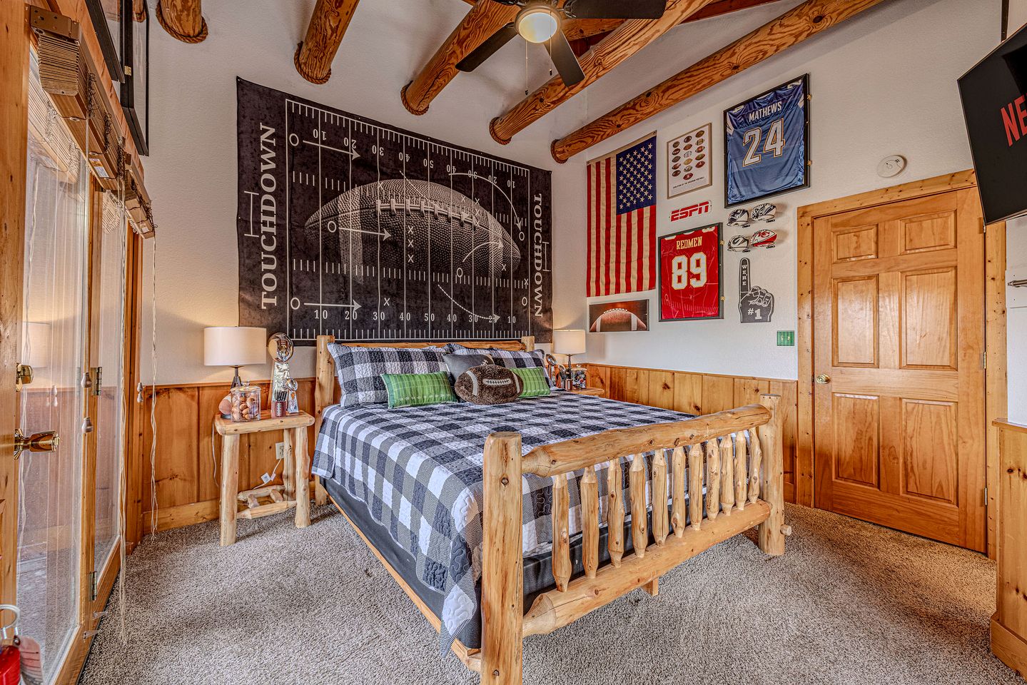 Wonderful Cabin with Spa and Equipped Deck in Tennessee
