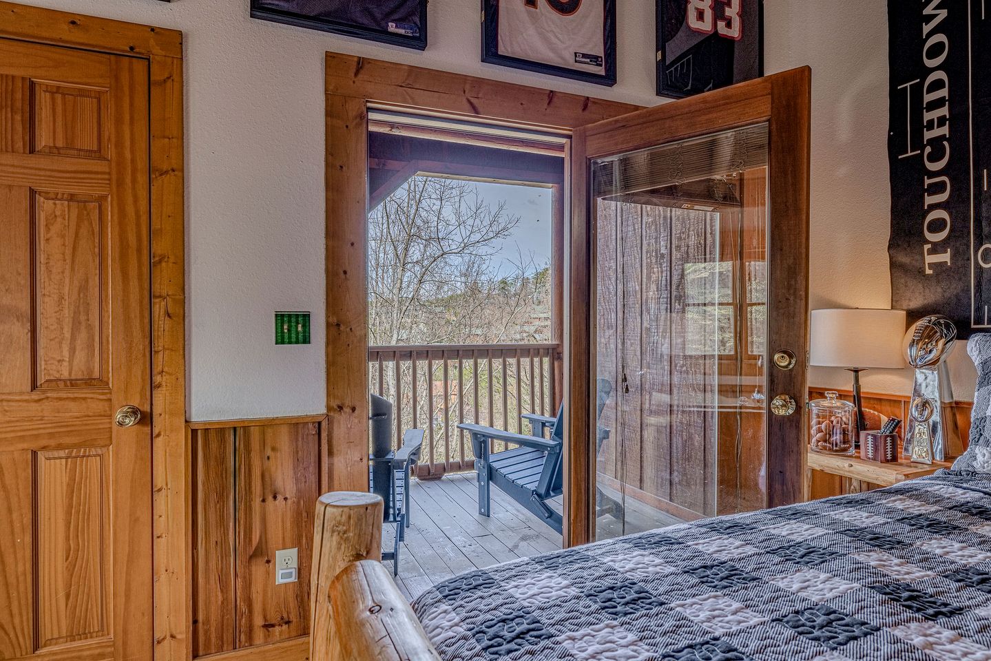 Wonderful Cabin with Spa and Equipped Deck in Tennessee