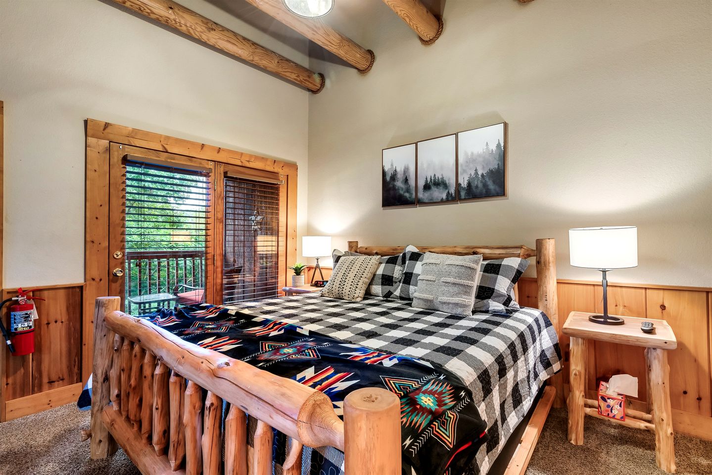 Wonderful Cabin with Spa and Equipped Deck in Tennessee