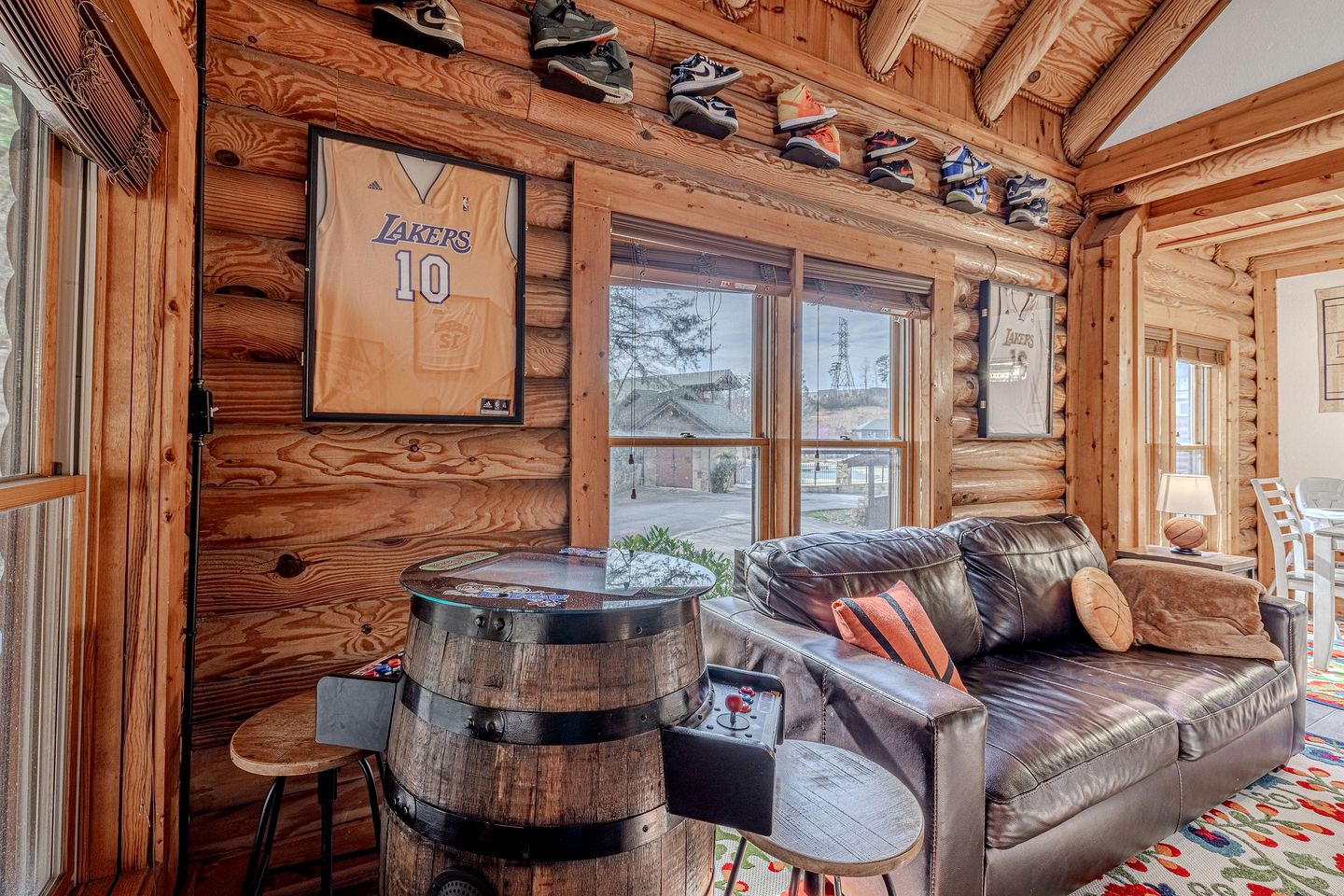 Wonderful Cabin with Spa and Equipped Deck in Tennessee