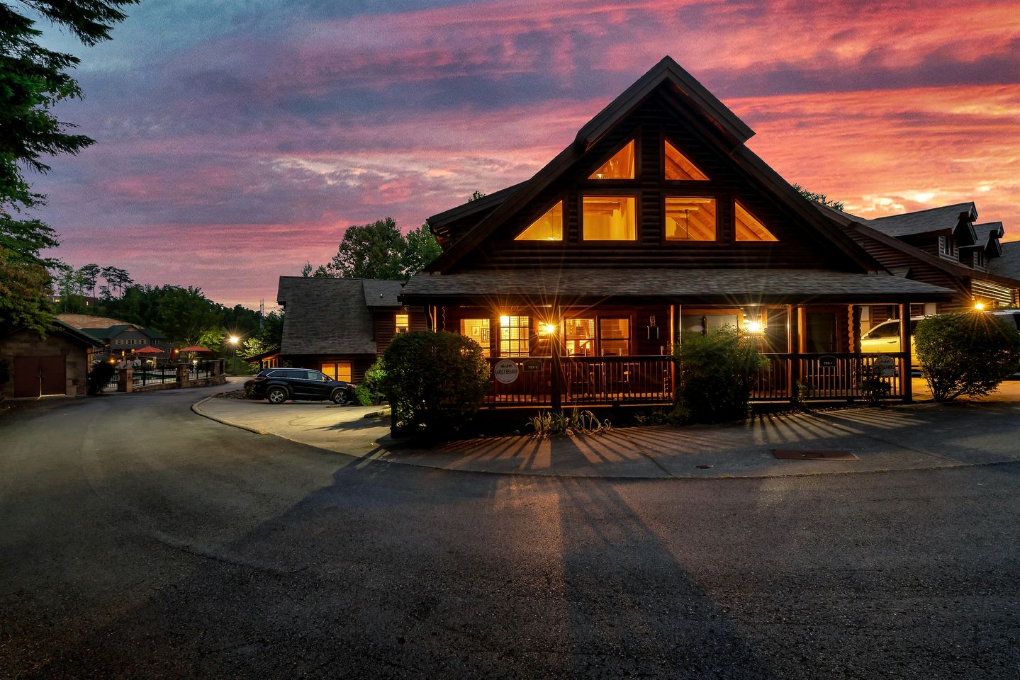 Wonderful Cabin with Spa and Equipped Deck in Tennessee