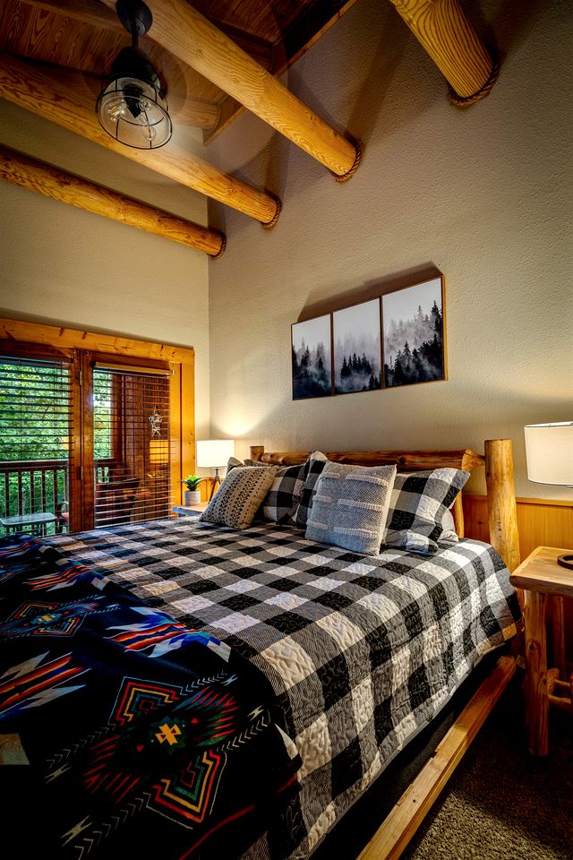 Wonderful Cabin with Spa and Equipped Deck in Tennessee
