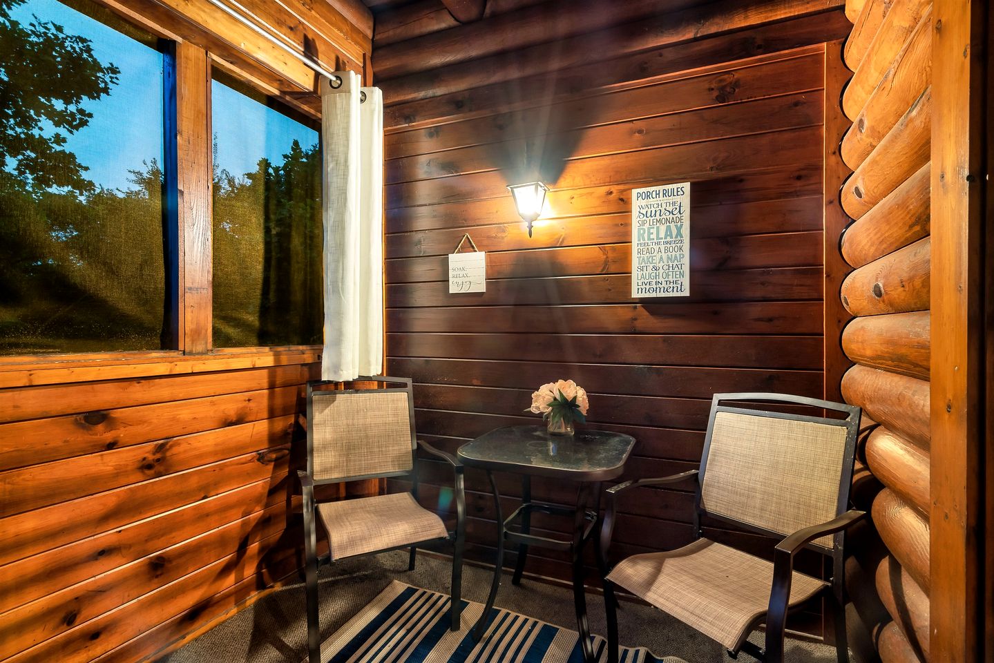 Wonderful Cabin with Spa and Equipped Deck in Tennessee