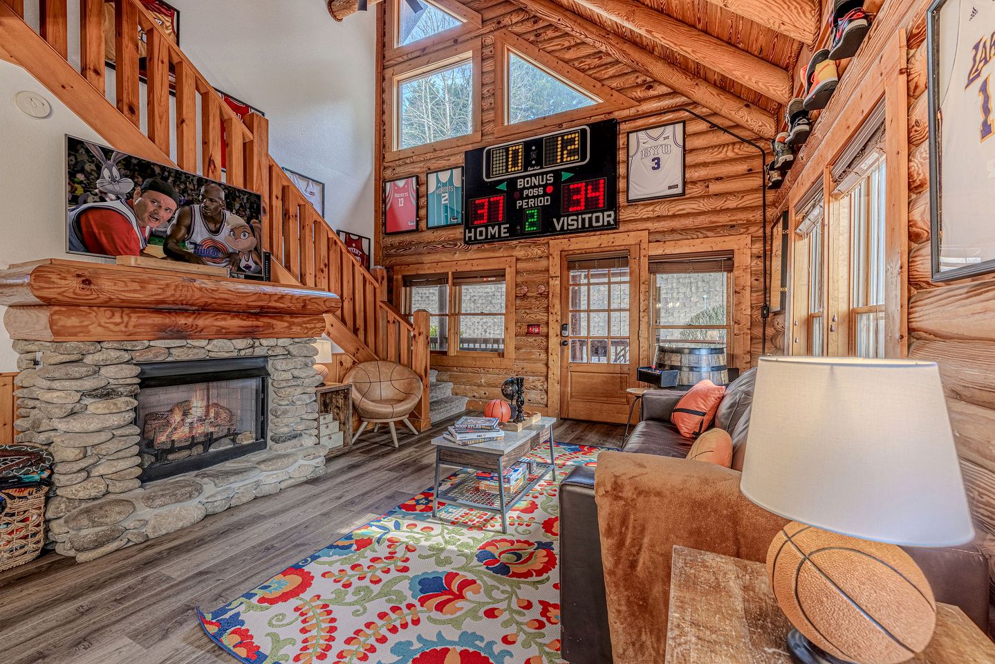 Wonderful Cabin with Spa and Equipped Deck in Tennessee
