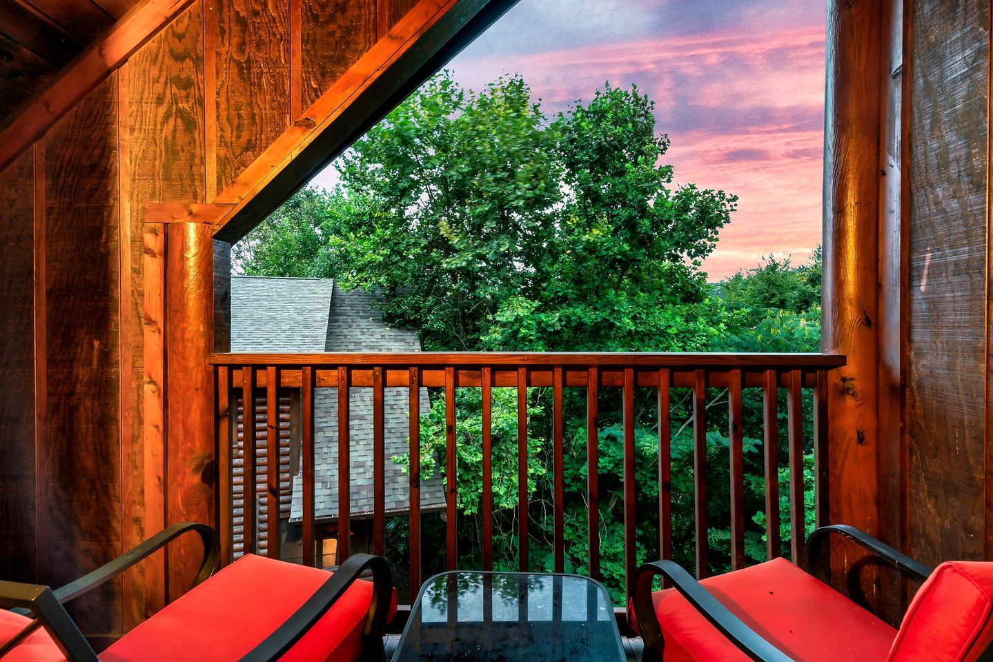 Wonderful Cabin with Spa and Equipped Deck in Tennessee