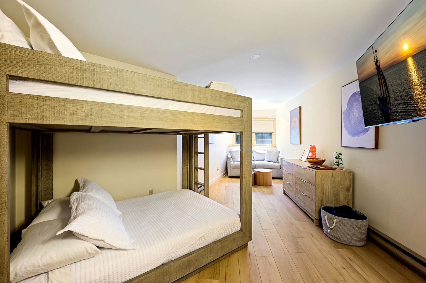 Wonderful Coast Cottage Beautifully Design in Wisconsin