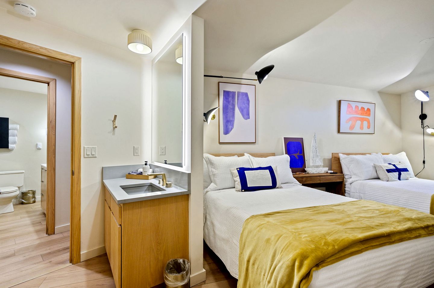 Wonderful Coast Cottage Beautifully Design in Wisconsin