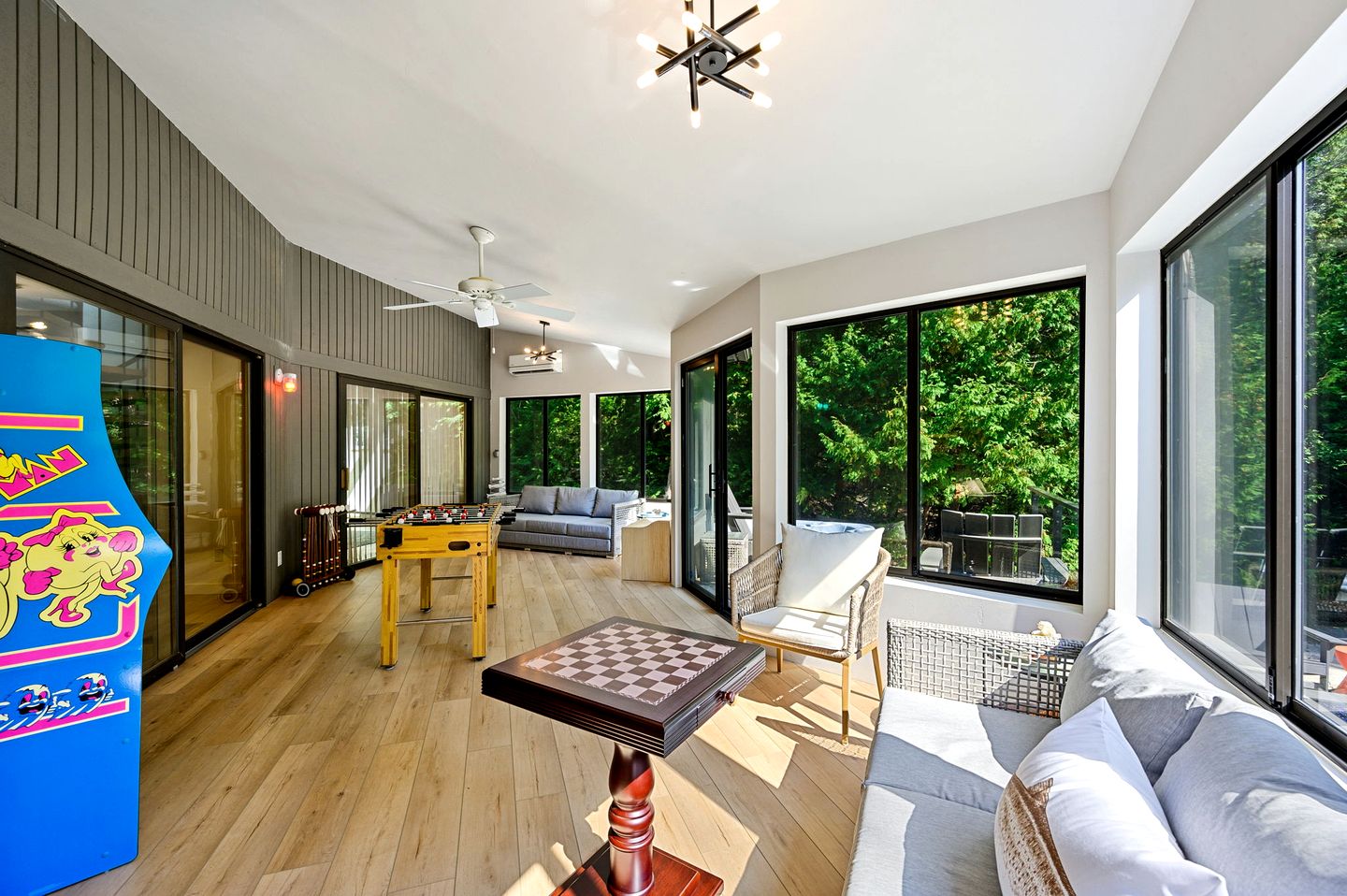 Wonderful Coast Cottage Beautifully Design in Wisconsin