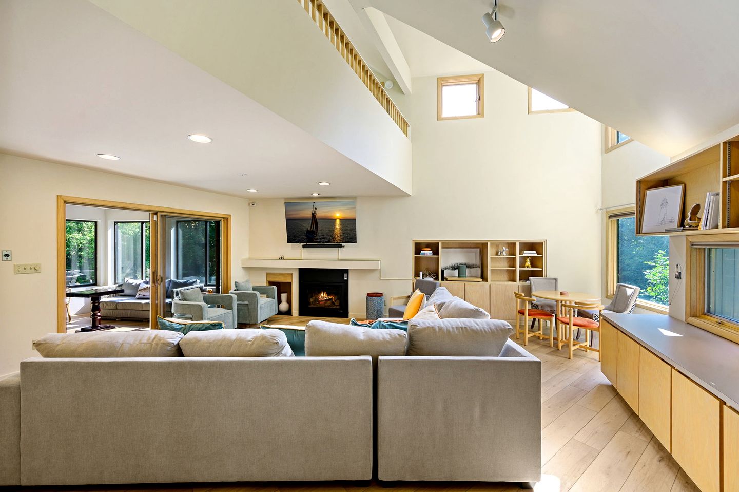 Wonderful Coast Cottage Beautifully Design in Wisconsin