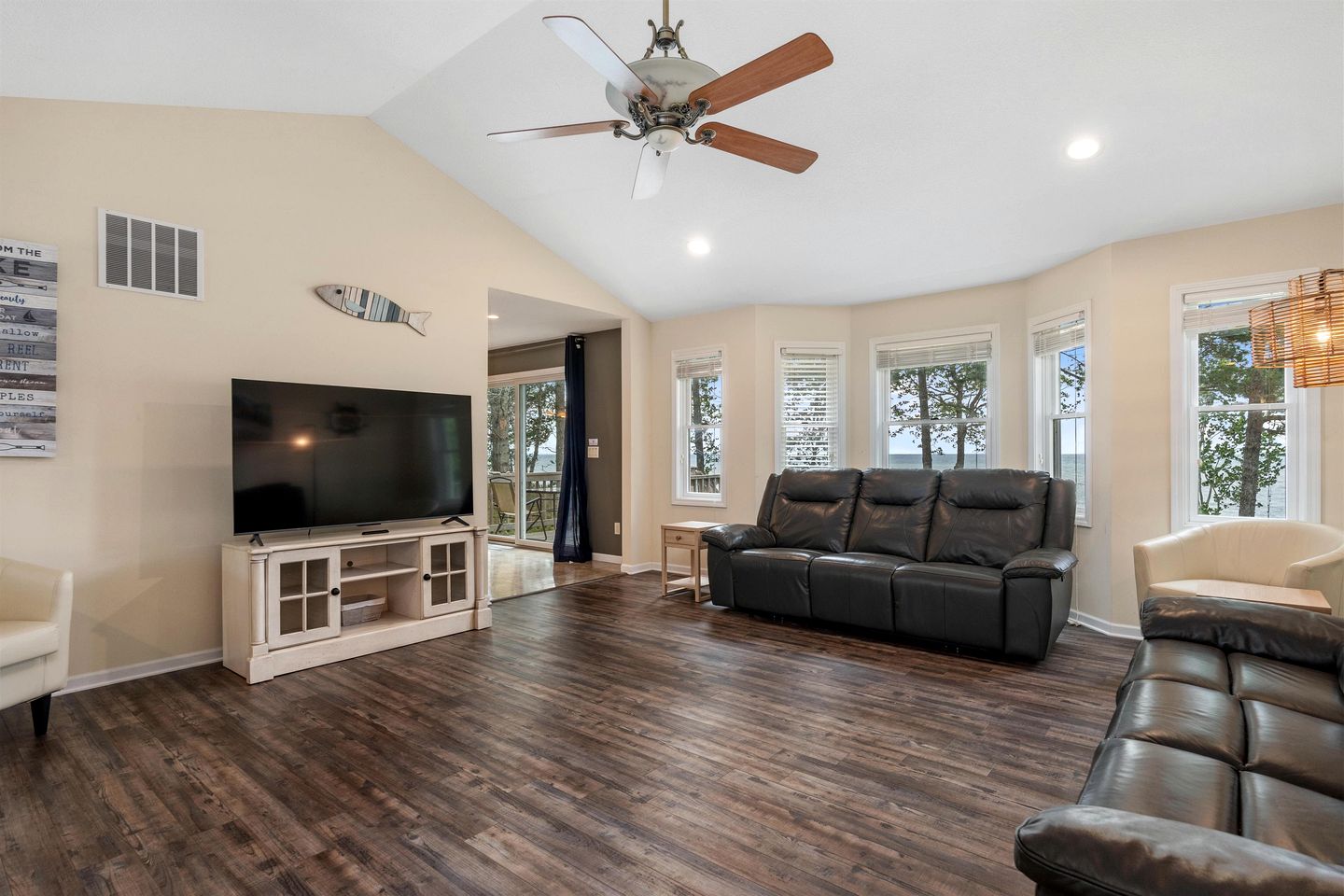 Wonderful Cottage with Lake Access and Great Views in Moran, Michigan