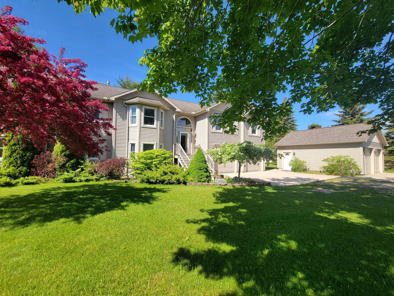 Wonderful Cottage with Lake Access and Great Views in Moran, Michigan