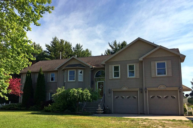 Wonderful Cottage with Lake Access and Great Views in Moran, Michigan