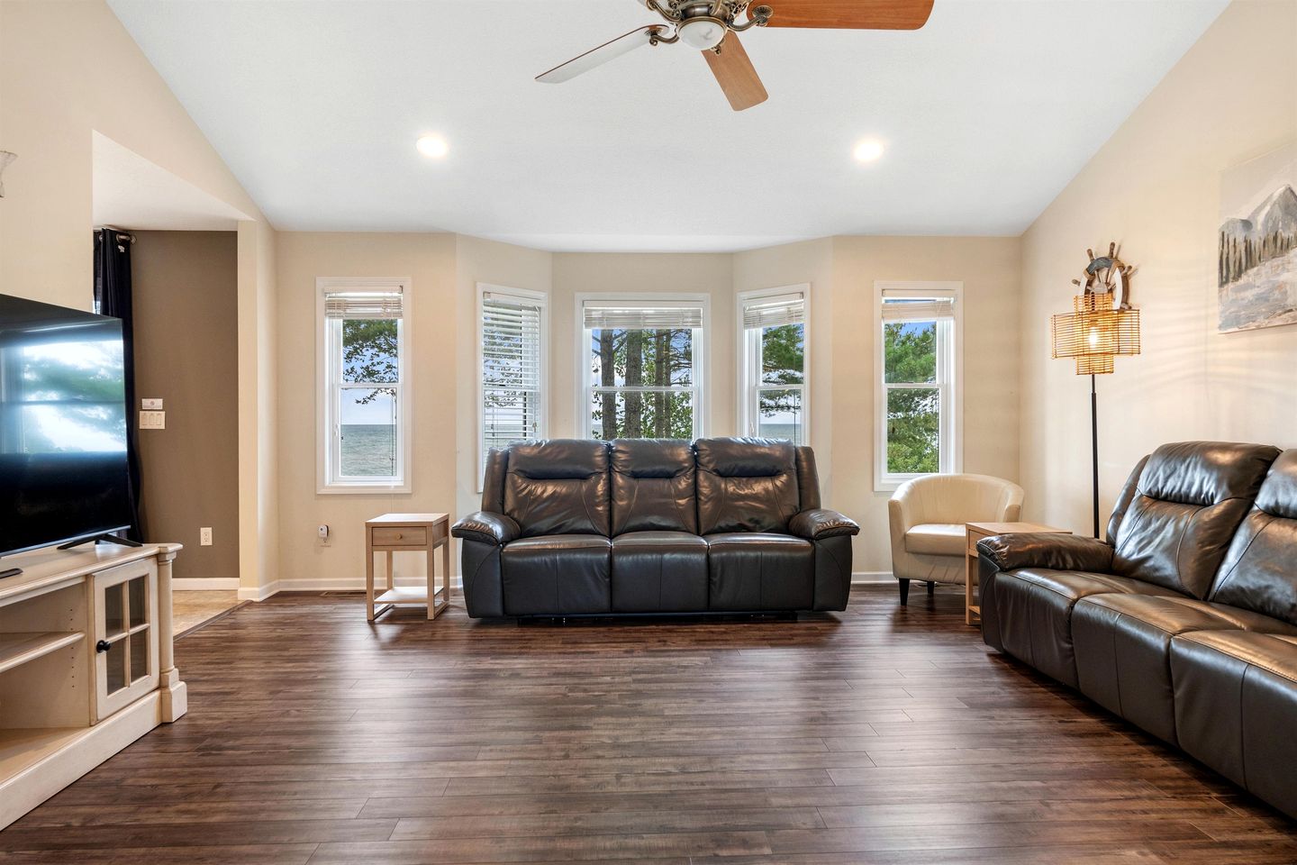 Wonderful Cottage with Lake Access and Great Views in Moran, Michigan