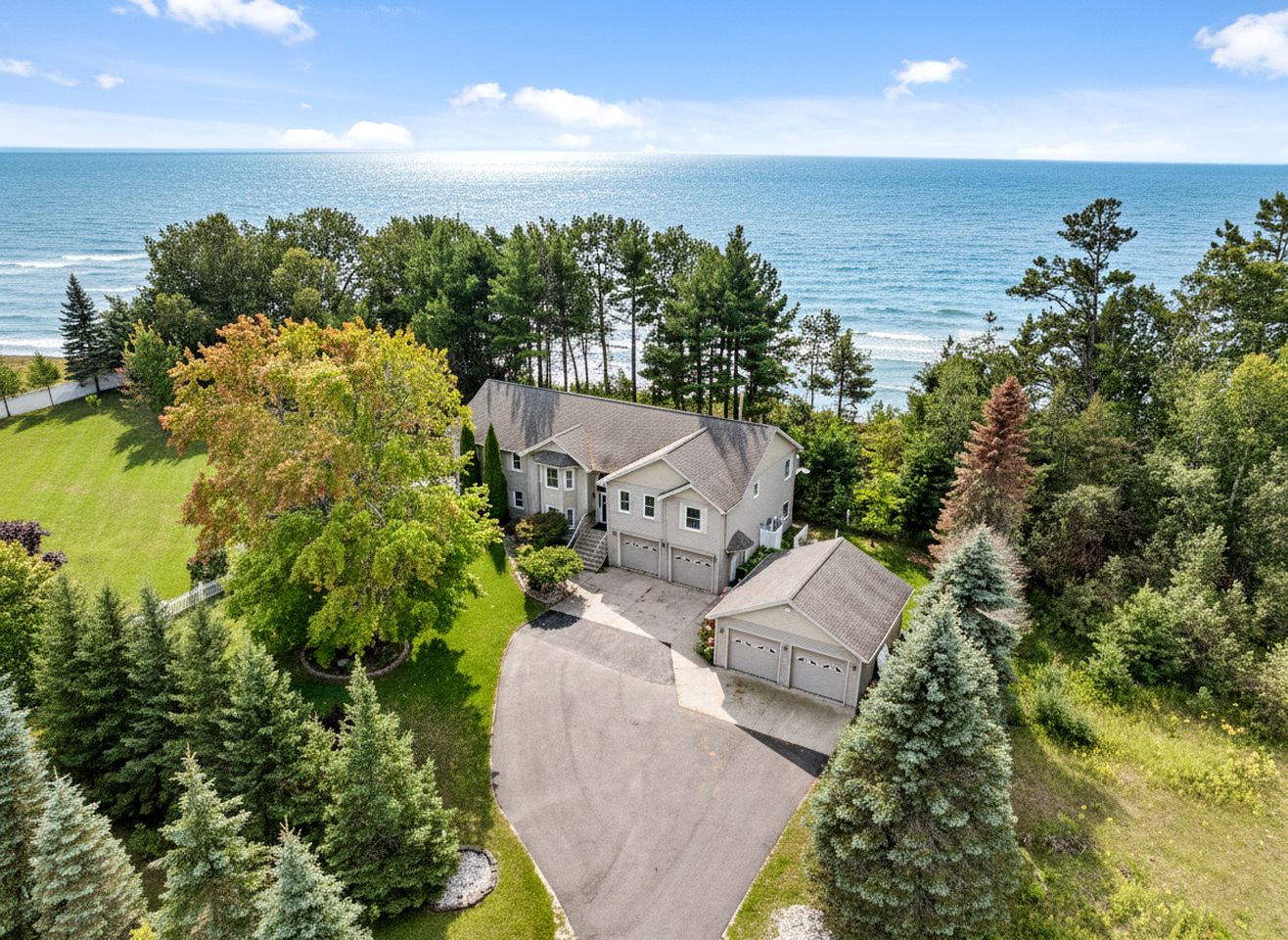 Cottages (United States of America, Moran, Michigan)