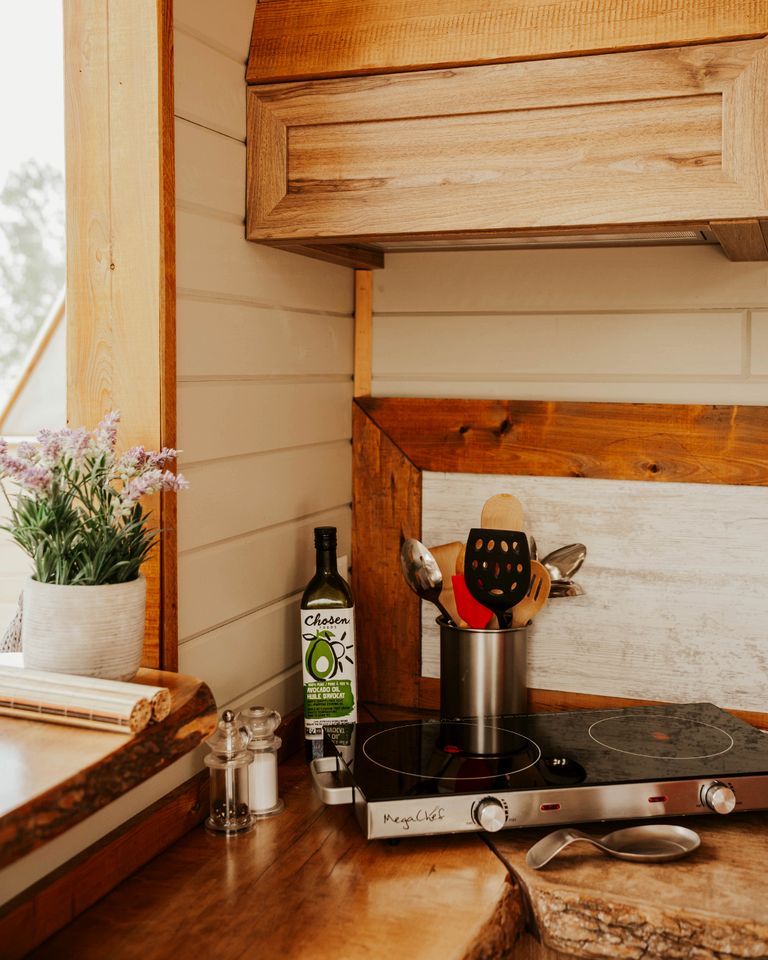 Wonderful Dome Retreat with Hot Tub for Glamping in Flatlands, New Brunswick