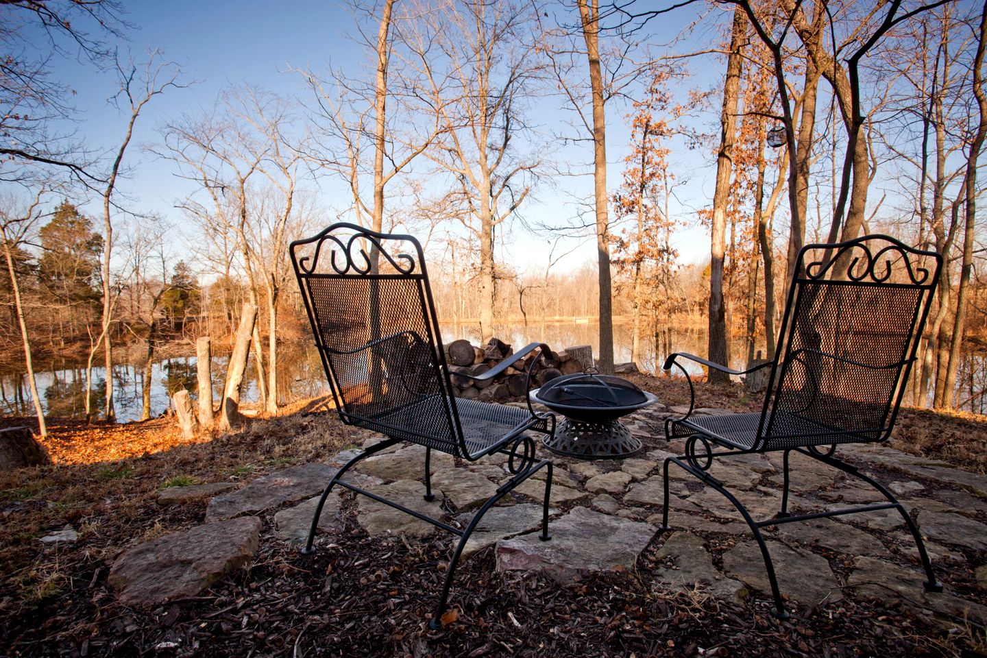 Wonderful Lakefront Cabin with Hot-tub in Carbondale, Illinois