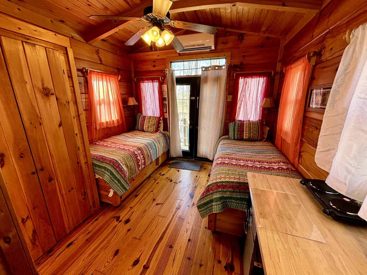 Gypsy Cottage Near the Smokies #13 Esmeralda in Sevierville