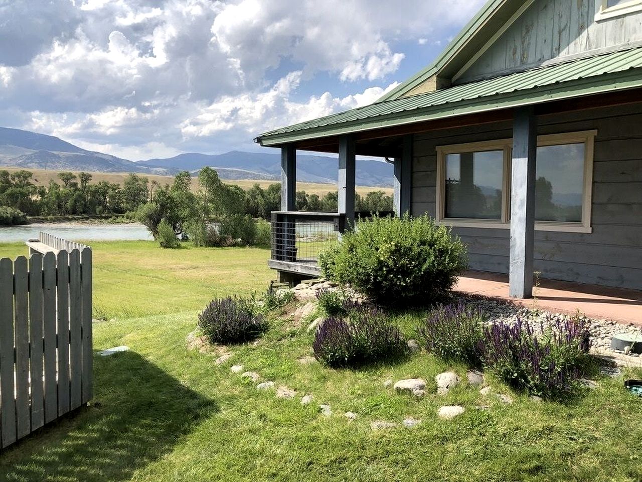 Wonderful River Cottage with Great Hiking Trails in Montana