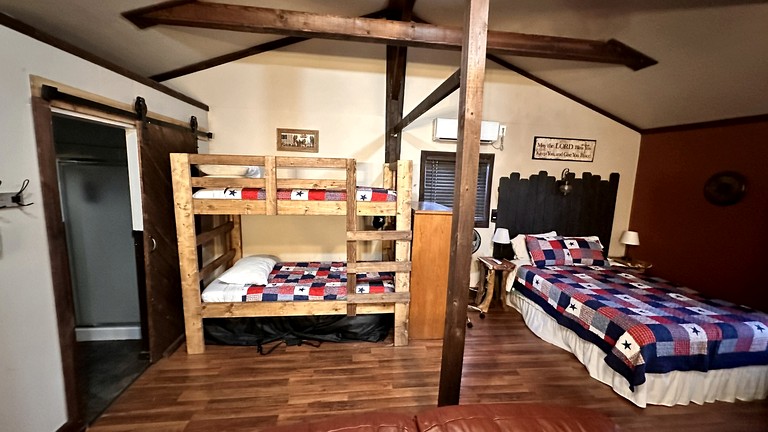 Cabins (United States of America, Miami, Oklahoma)