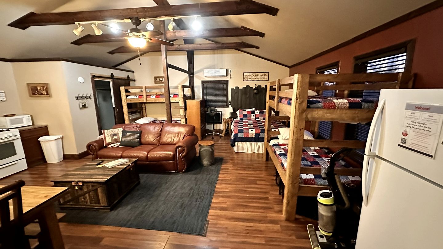 Wonderful Rustic Cabin with Barbecue in Miami, Oklahoma