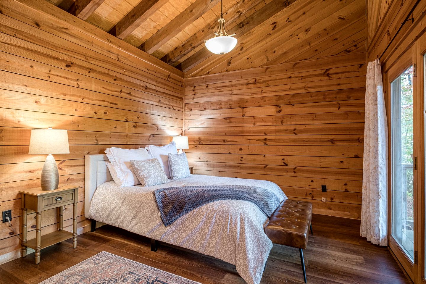 Wonderful Secluded Cabin with Barbecue in Helen, Georgia