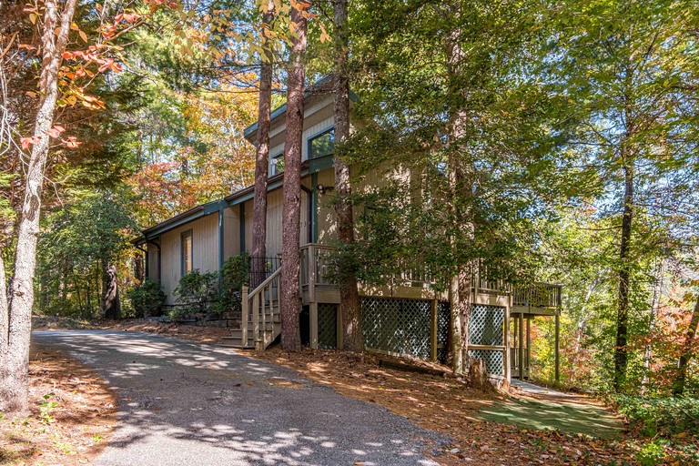 Wonderful Secluded Cabin with Barbecue in Helen, Georgia
