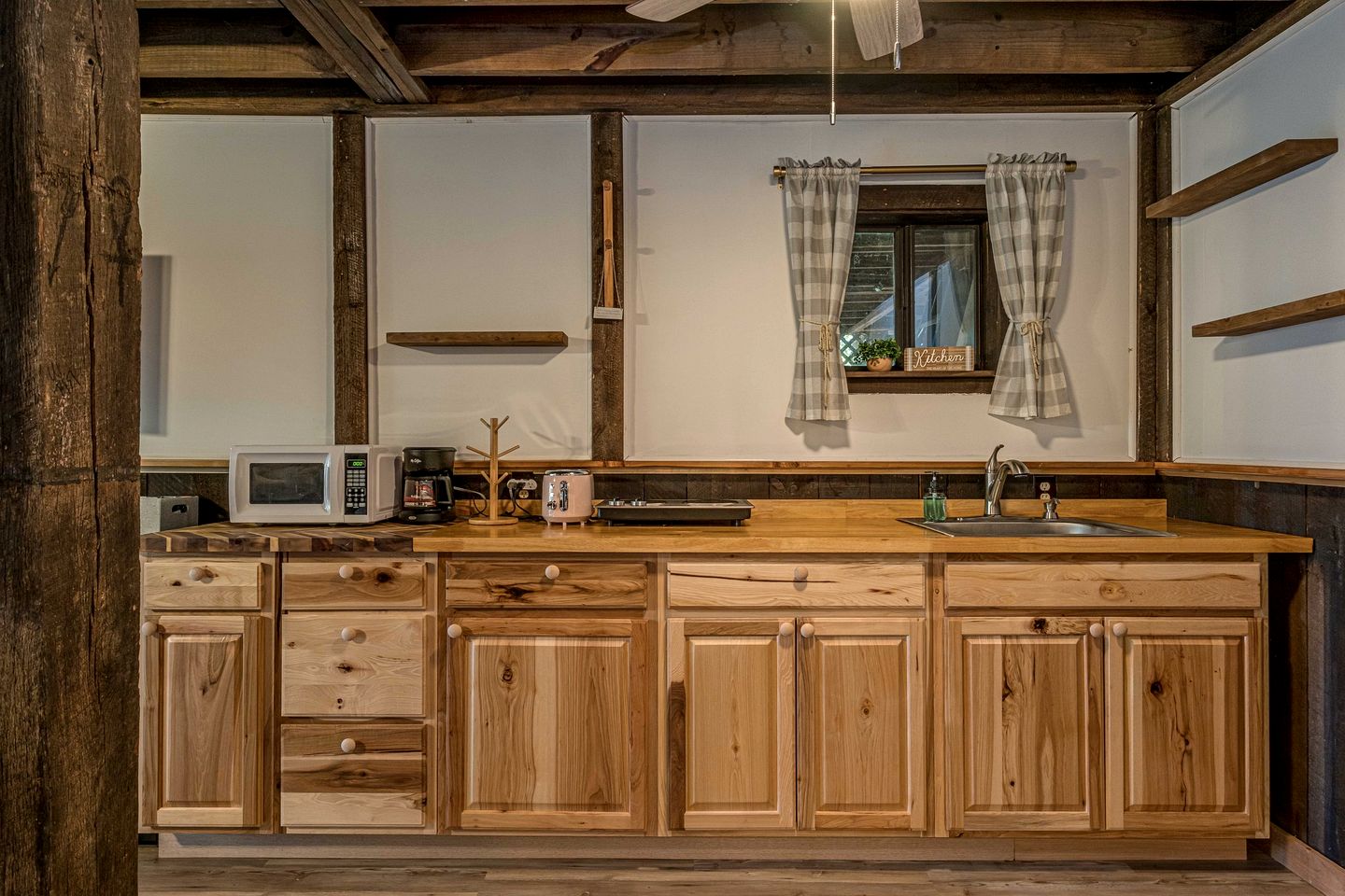 Wonderful Secluded Cabin with Barbecue in Helen, Georgia
