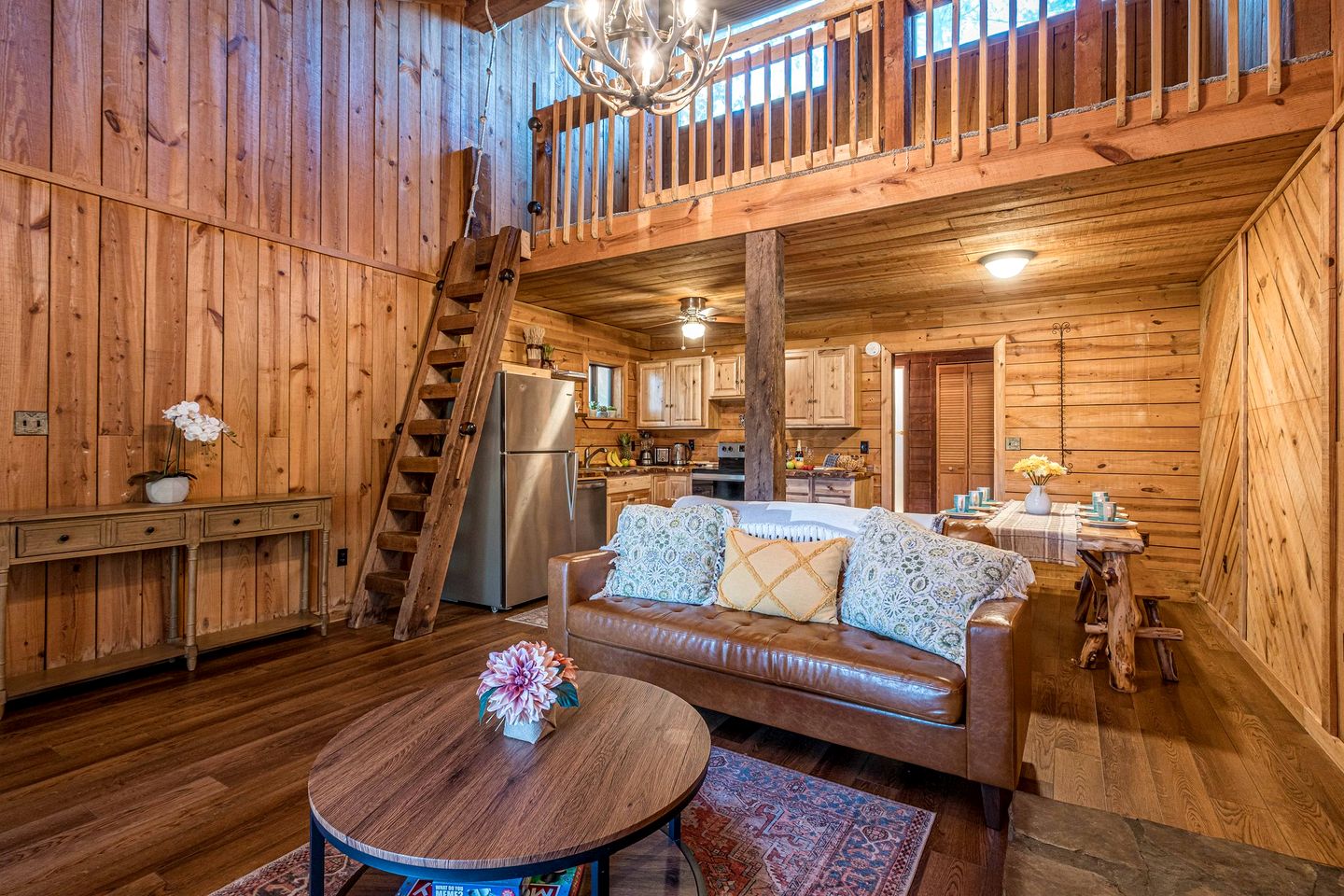 Wonderful Secluded Cabin with Barbecue in Helen, Georgia
