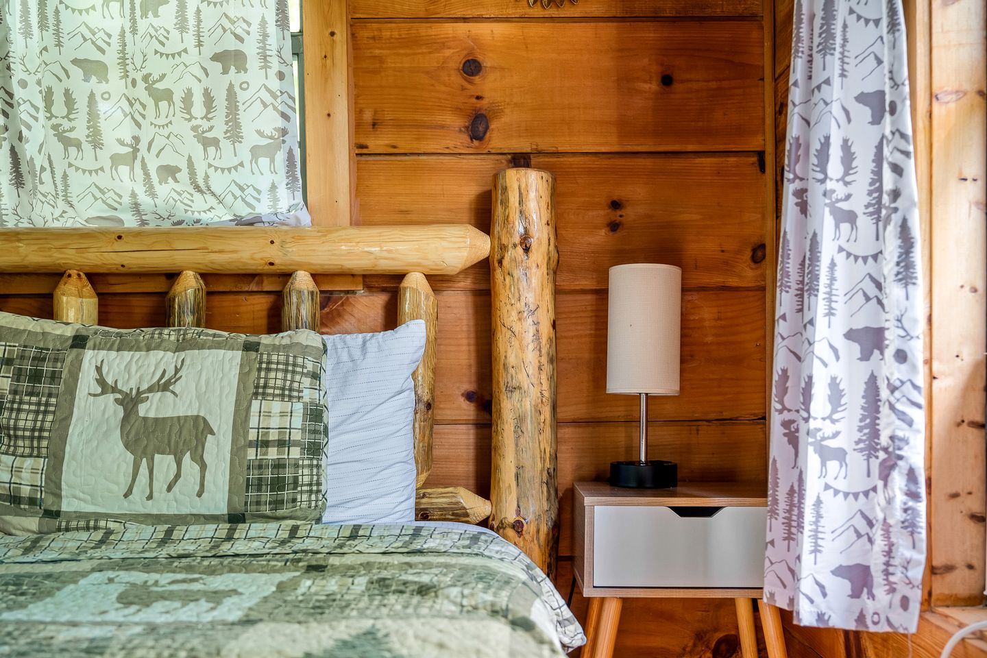 Wonderful Secluded Cabin with Hot-tub in Sevierville, Tennessee