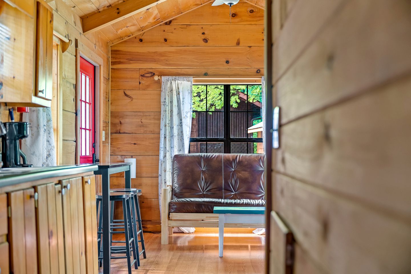 Wonderful Secluded Cabin with Hot-tub in Sevierville, Tennessee