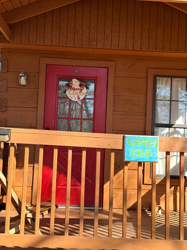Wonderful Secluded Cabin with Hot-tub in Sevierville, Tennessee