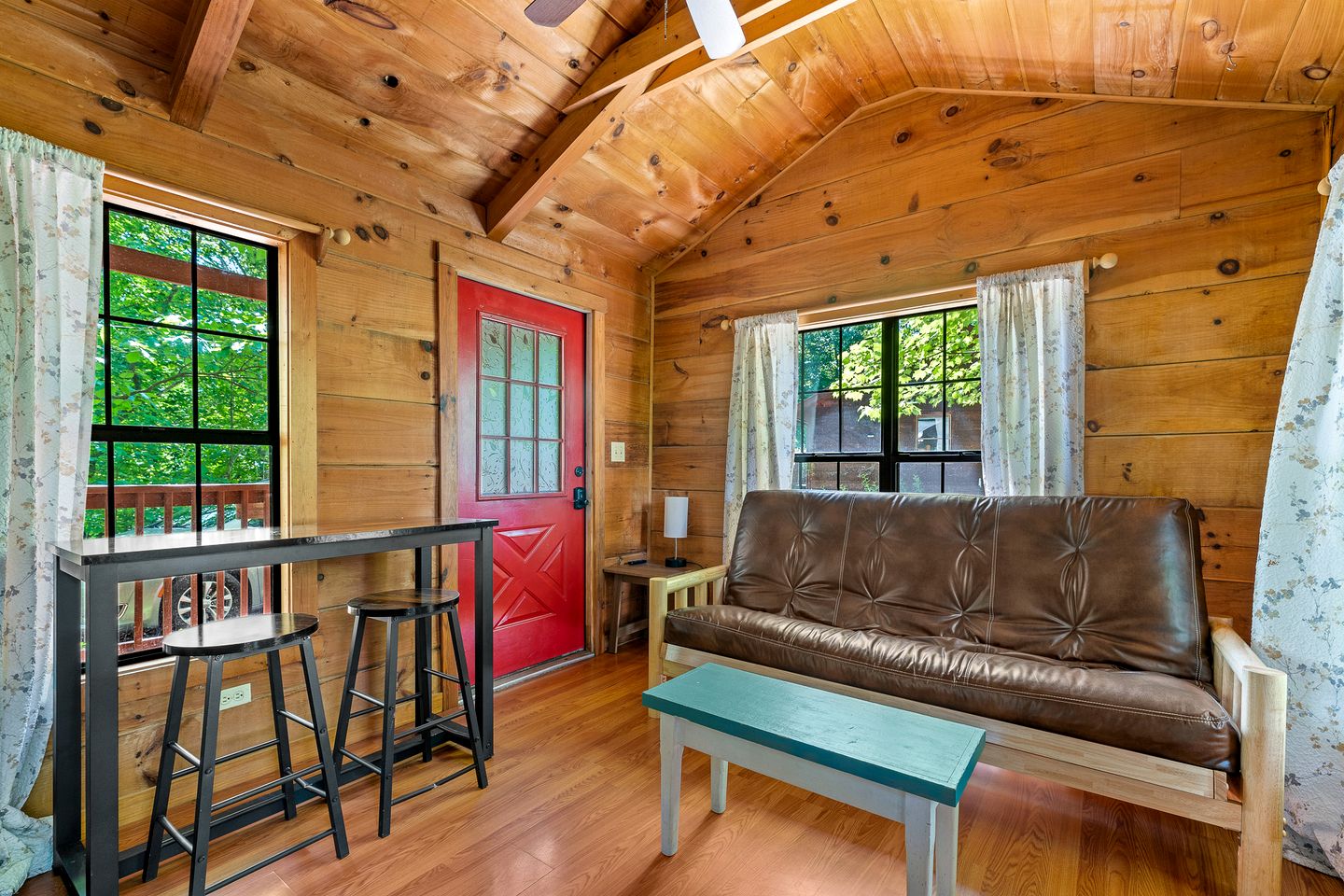 Wonderful Secluded Cabin with Hot-tub in Sevierville, Tennessee