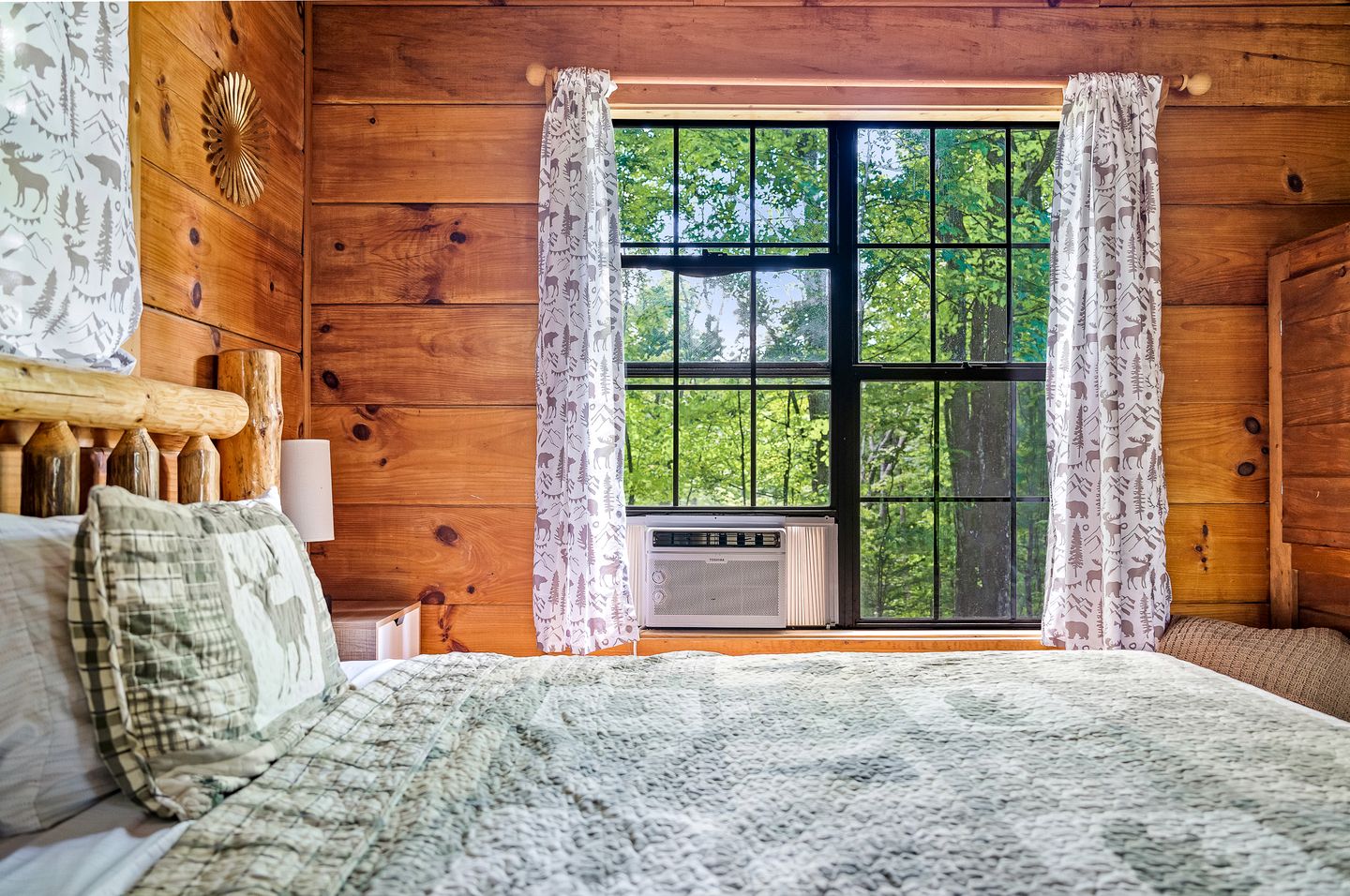 Wonderful Secluded Cabin with Hot-tub in Sevierville, Tennessee