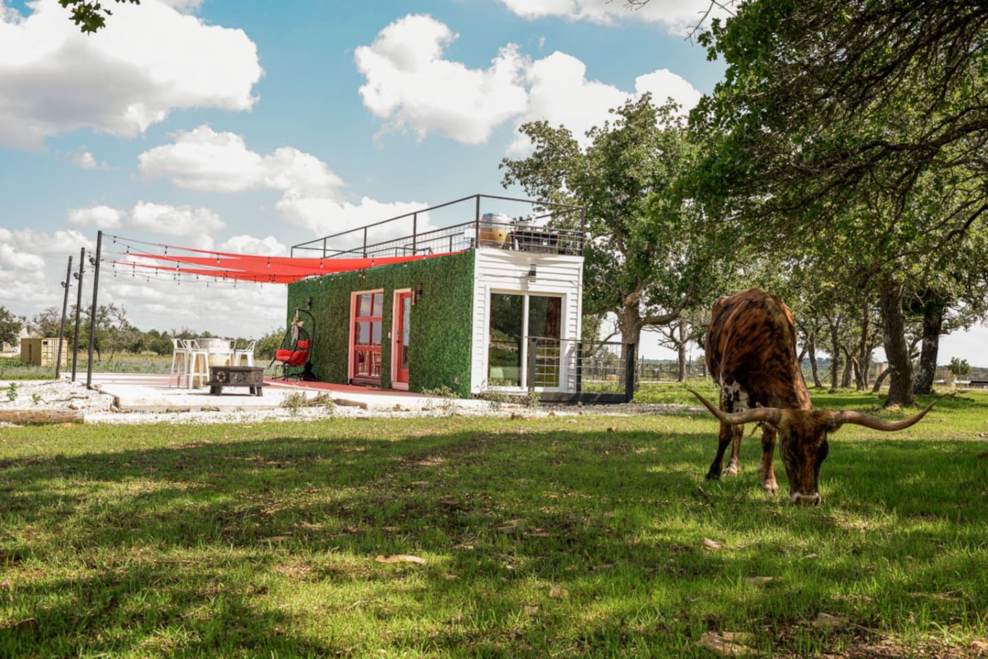 Containers (United States of America, Fredericksburg, Texas)