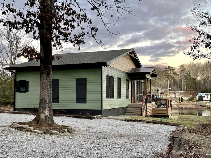 Cabins (United States of America, Tracy City, Tennessee)