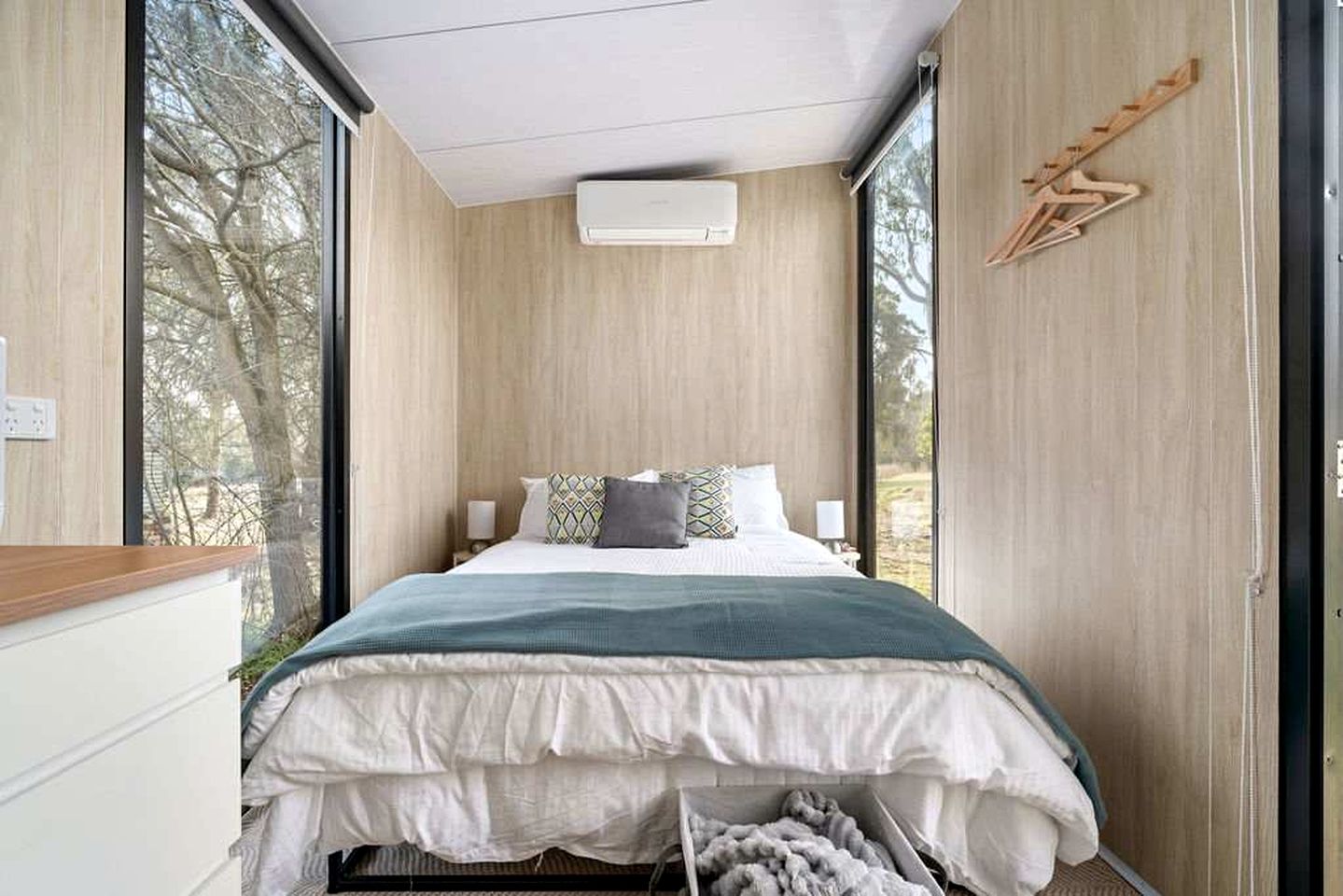 Wonderful Tiny House with Epic Views in Victoria