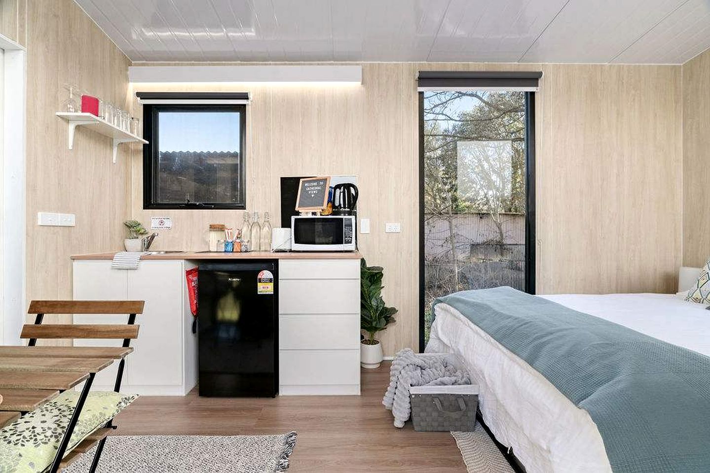 Wonderful Tiny House with Epic Views in Victoria