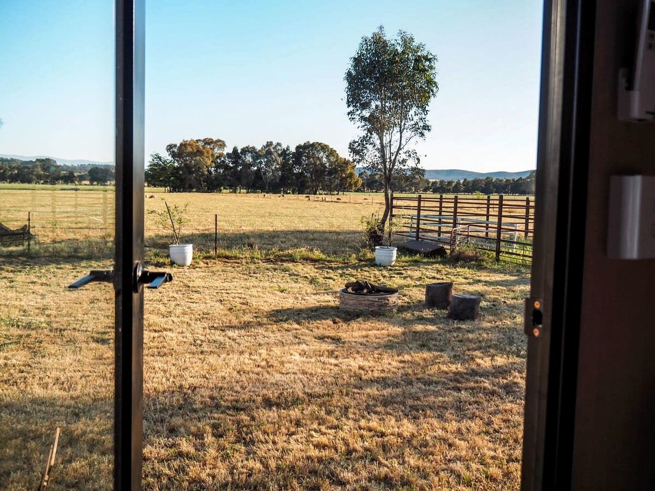 Wonderful Tiny House Farm Retreat with Views and Outdoor Firepit in New South Wales, Australia