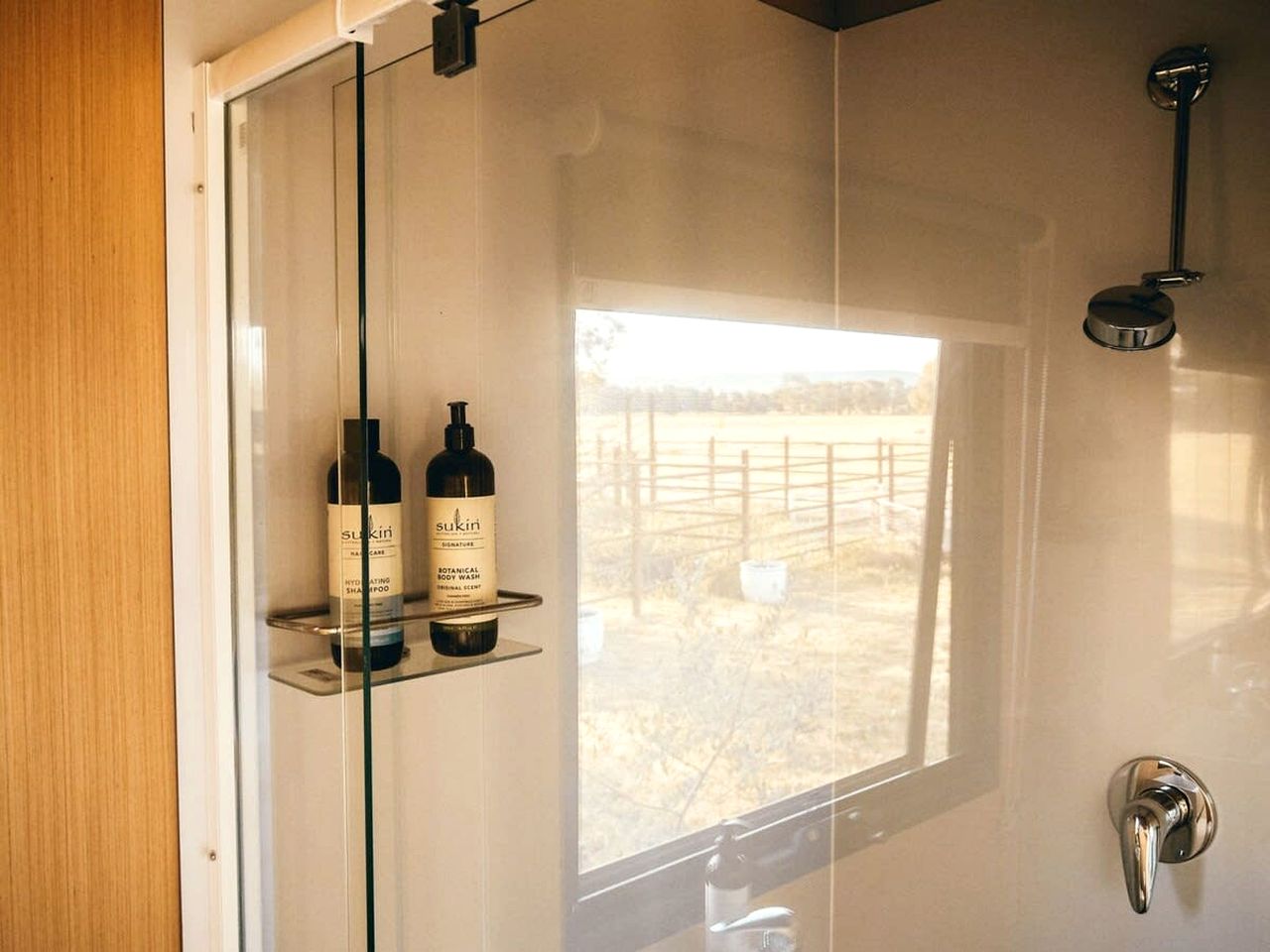 Wonderful Tiny House Farm Retreat with Views and Outdoor Firepit in New South Wales, Australia