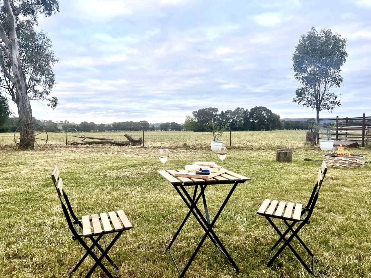 Wonderful Tiny House Farm Retreat with Views and Outdoor Firepit in New South Wales, Australia