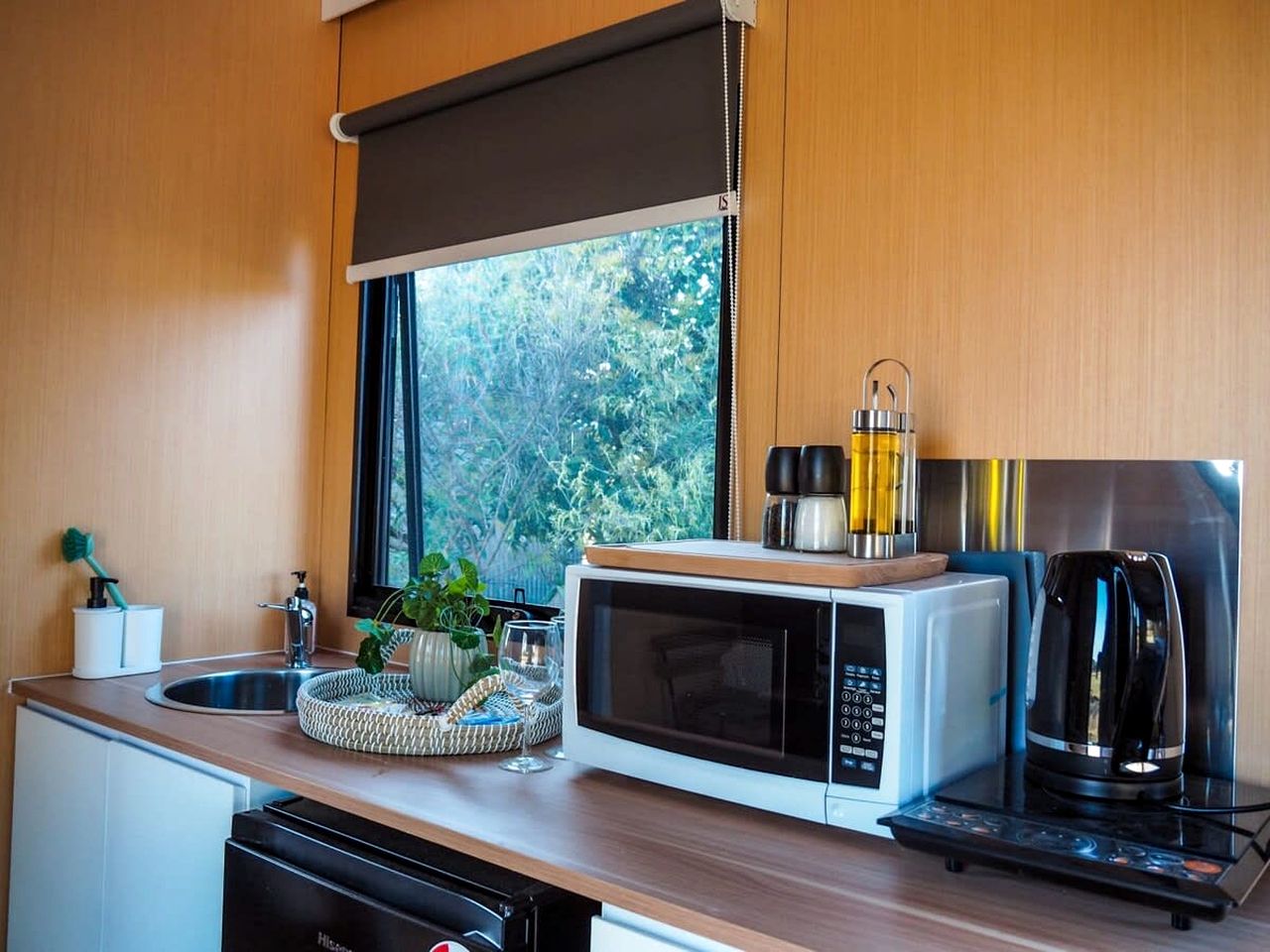 Wonderful Tiny House Farm Retreat with Views and Outdoor Firepit in New South Wales, Australia