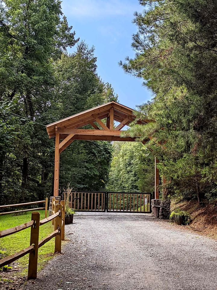 Wonderful Wagon Rental with Fire Pit Surrounded by Nature in Tennessee