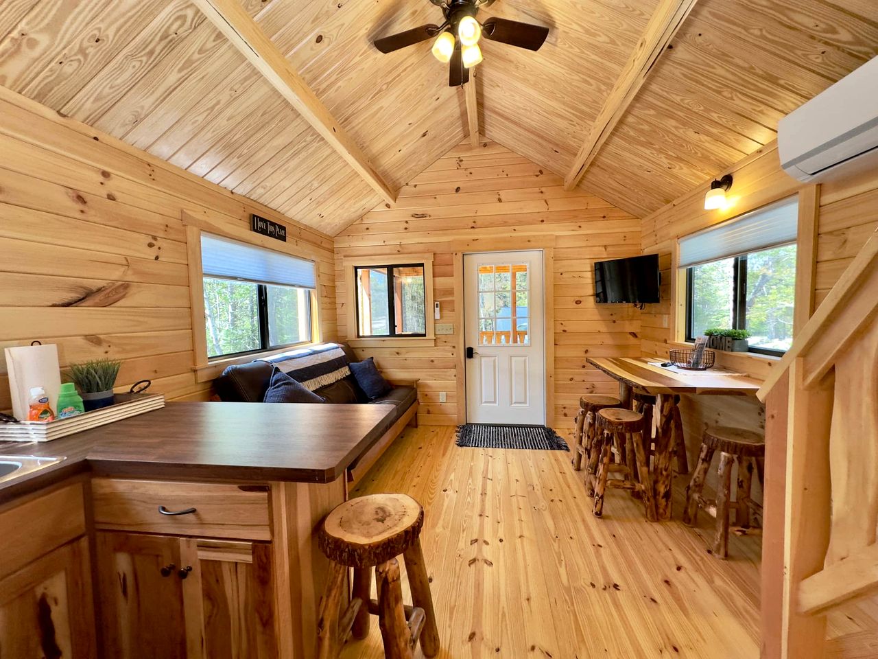 Wonderful Wooden Cabin with Barbecue and Fantastic Sights in Steuben, Maine