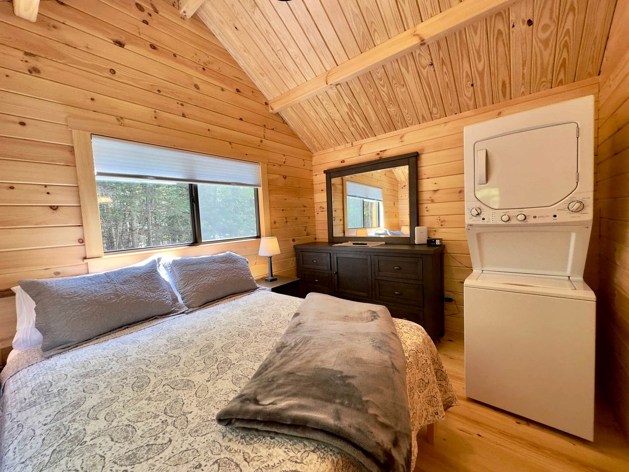 Wonderful Wooden Cabin with Barbecue and Fantastic Sights in Steuben, Maine