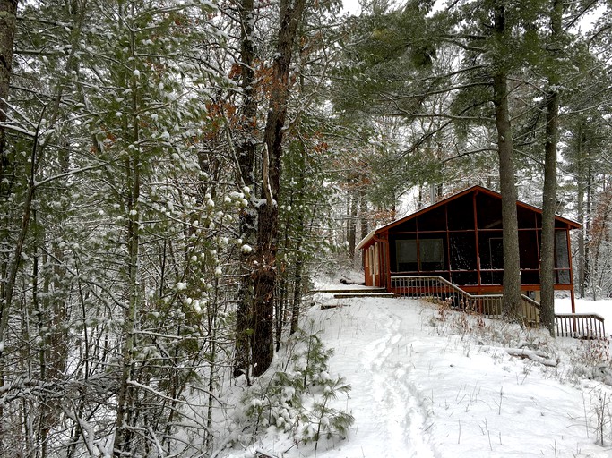 Cabins (Grantsburg, Wisconsin, United States)