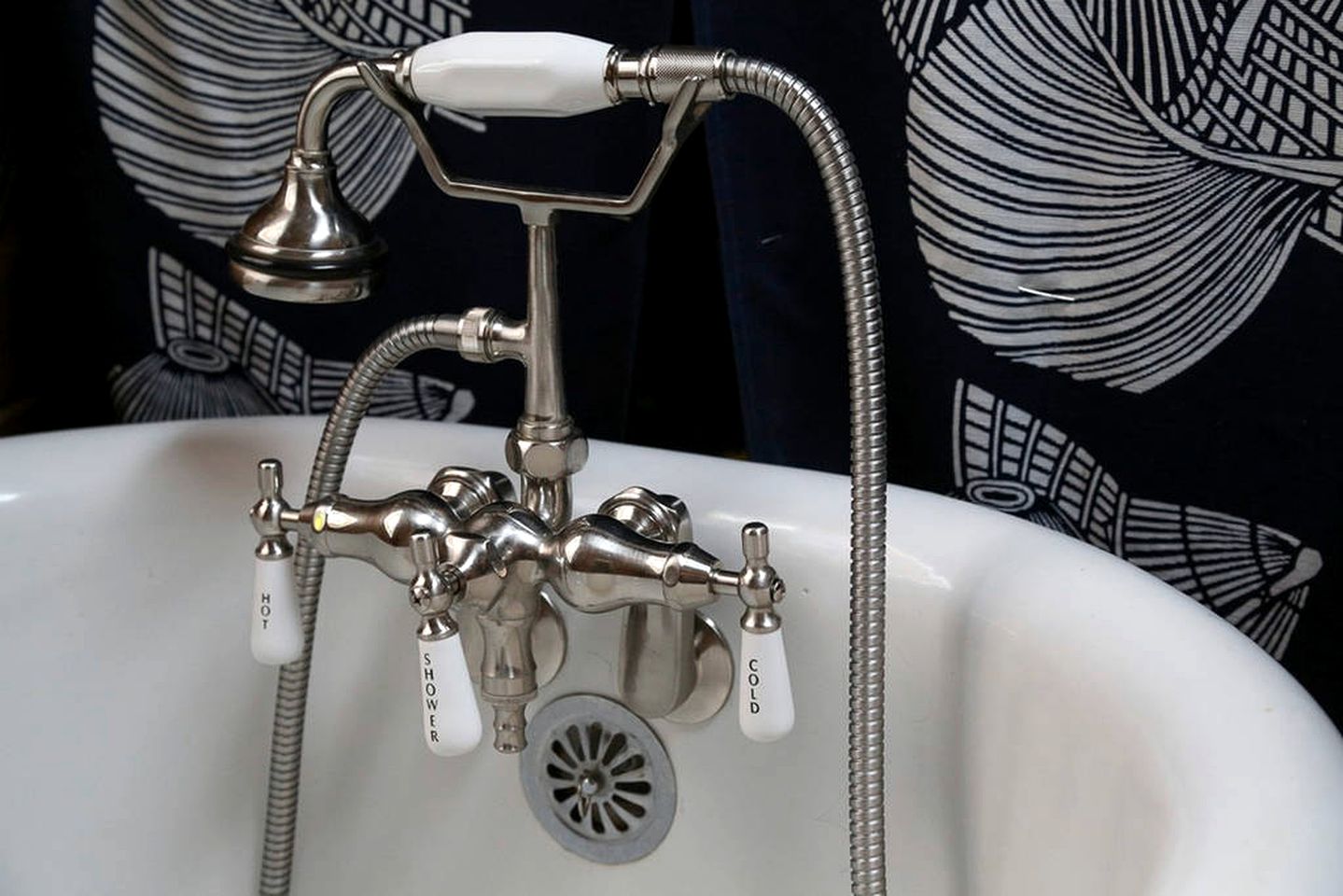 Cozy Cabin Rental with Deck Overlooking a Ravine in Grantsburg, Wisconsin