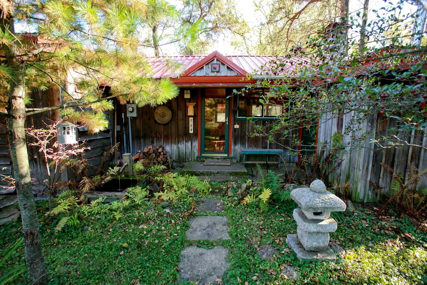 Cozy Cabin Rental with Deck Overlooking a Ravine in Grantsburg, Wisconsin