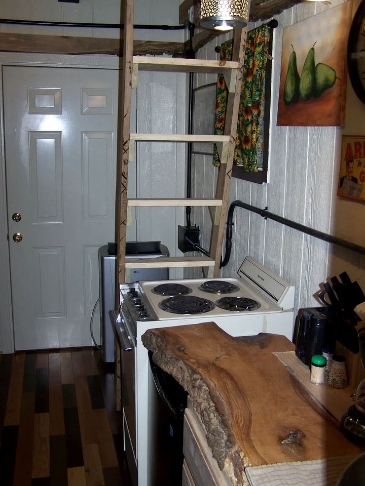 Cozy Wood Shed Tiny House Near Old Hickory Lake w/ Full Kitchen, Fire Pit & Breakfast